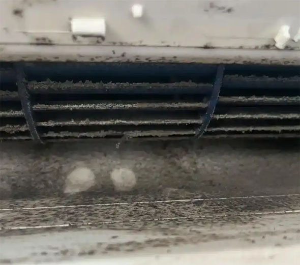 马龙空调吹的风有股烧焦味是怎么回事